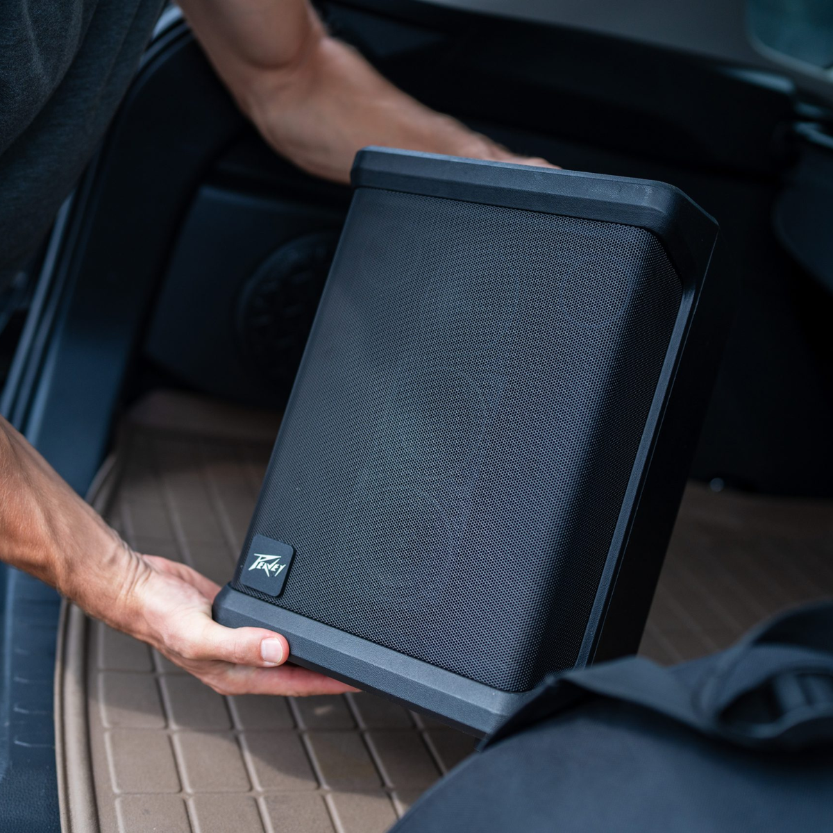 Peavey Solo Portable PA | 200W Battery-Powered System | Bluetooth Busking Speaker