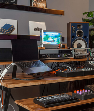 Wavebone Headquarter | Woodgrain Studio Workstation Desk | 9U Rack Space with Keyboard Stand