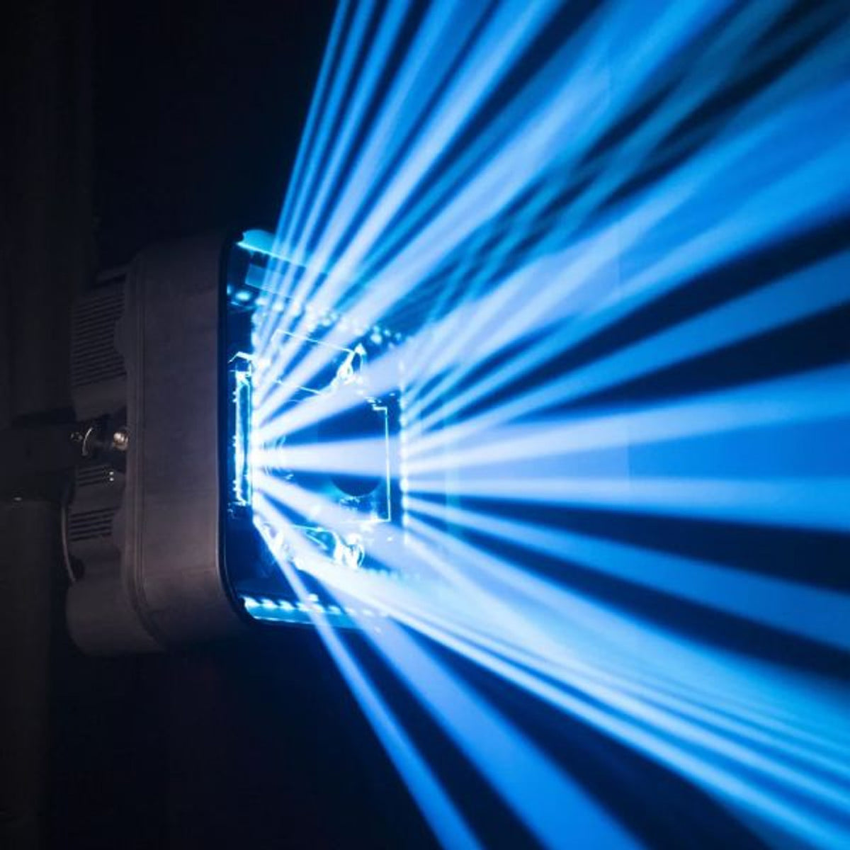 Minuit Une IVL Dice | 4-Tilt Laser Beam Fixture | 200W Volumetric Lighting System