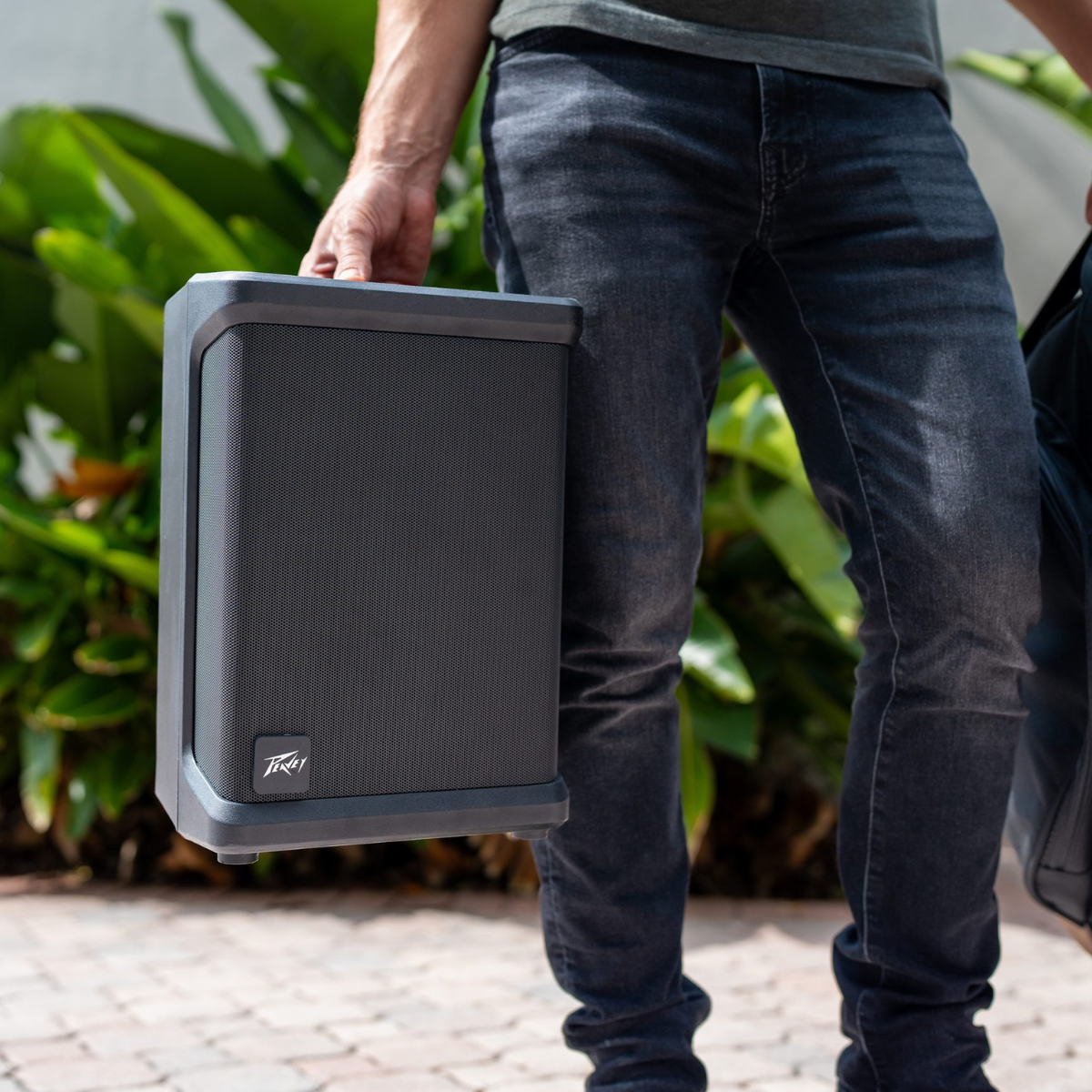 Peavey Solo Portable PA | 200W Battery-Powered System | Bluetooth Busking Speaker