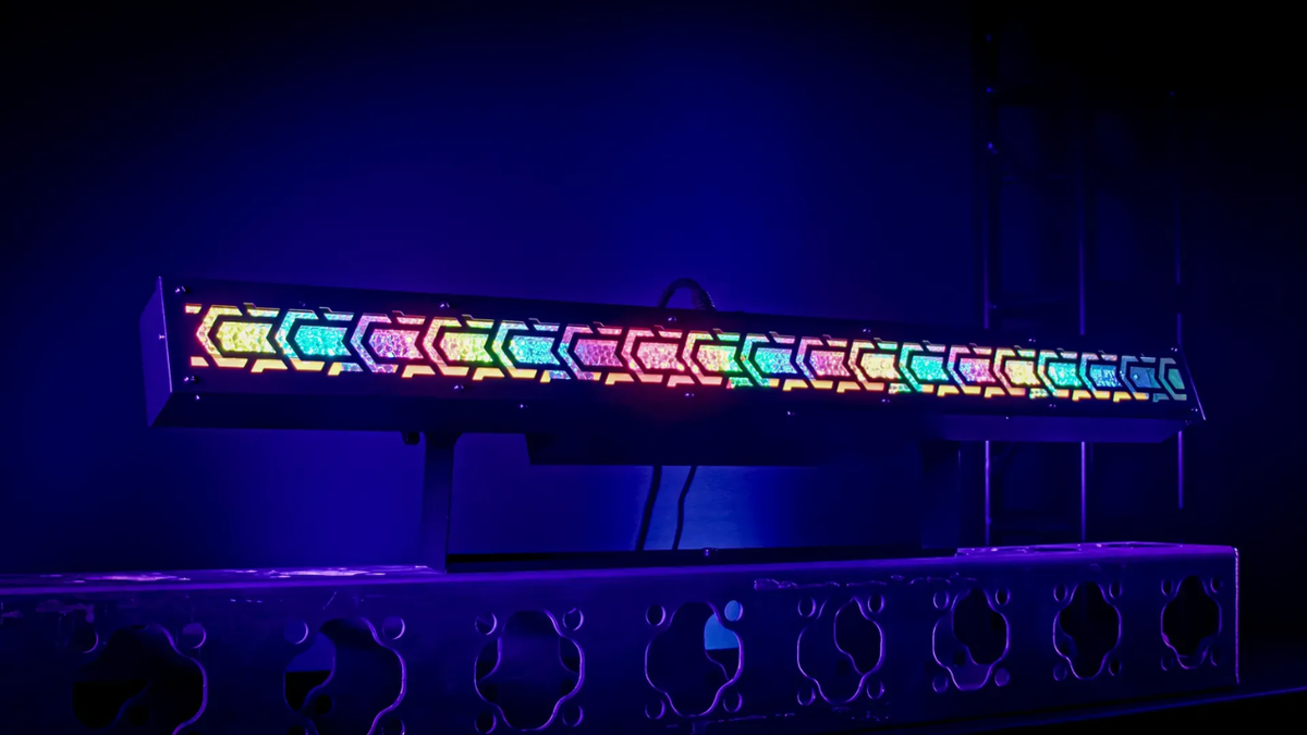 Blizzard Lighting Lux Reactor | 1m WW Strobe Bar with RGB Aura | 6x60W + 440 RGB LEDs