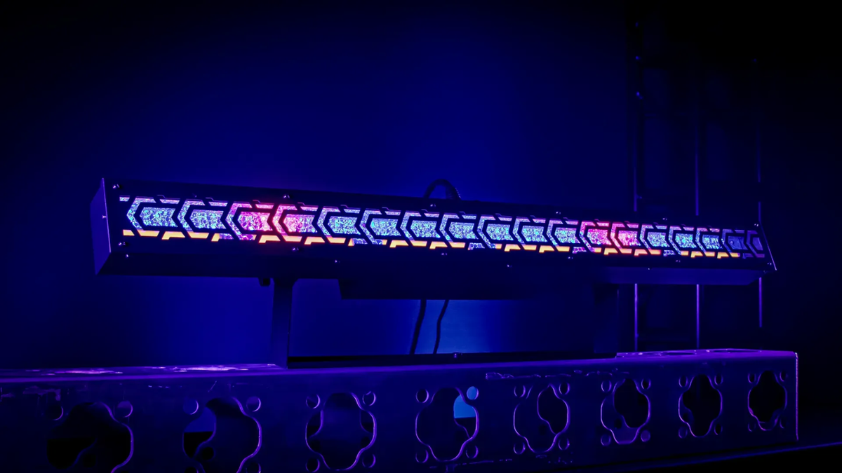 Blizzard Lighting Lux Reactor | 1m WW Strobe Bar with RGB Aura | 6x60W + 440 RGB LEDs