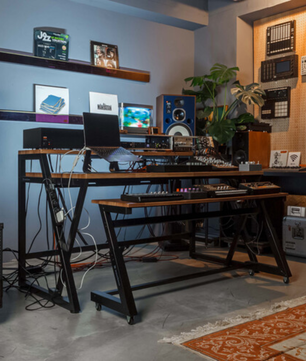 Wavebone Headquarter | Woodgrain Studio Workstation Desk | 9U Rack Space with Keyboard Stand