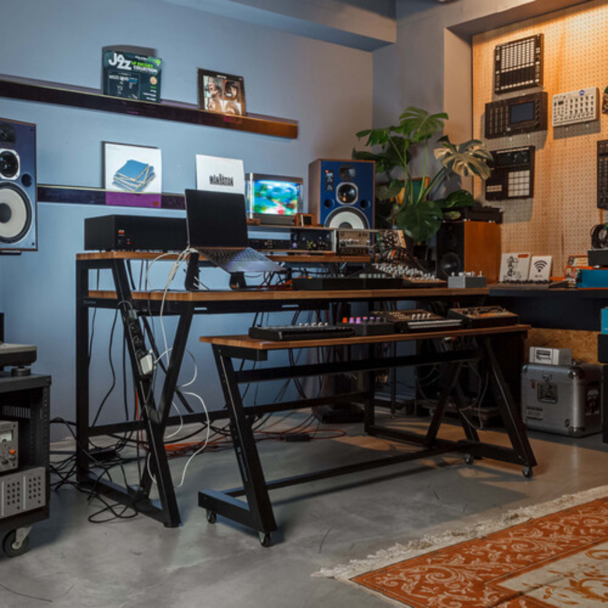 Wavebone Headquarter | Woodgrain Studio Workstation Desk | 9U Rack Space with Keyboard Stand