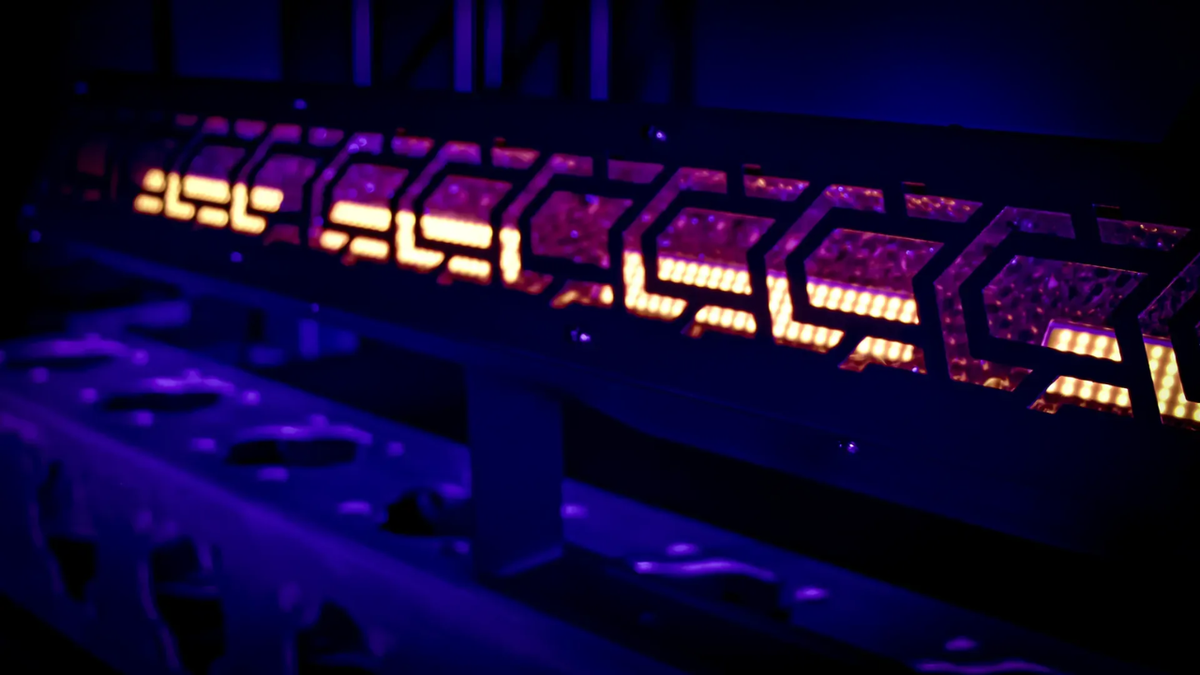 Blizzard Lighting Lux Reactor | 1m WW Strobe Bar with RGB Aura | 6x60W + 440 RGB LEDs