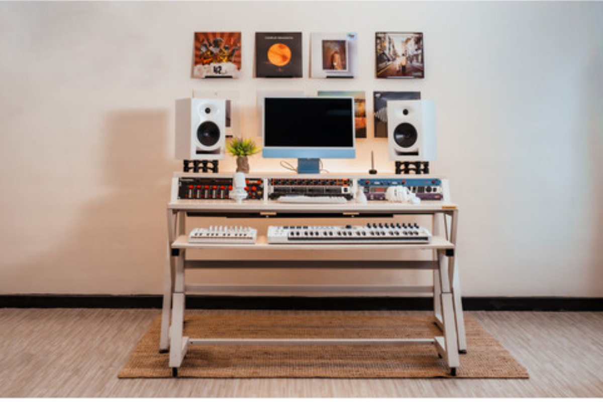 Wavebone Headquarter | Light Wood Studio Workstation Desk | 9U Rack Space with Z Shaped Keyboard Stand