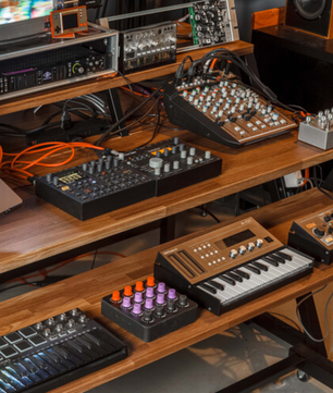 Wavebone Headquarter | Woodgrain Studio Workstation Desk | 9U Rack Space with Keyboard Stand