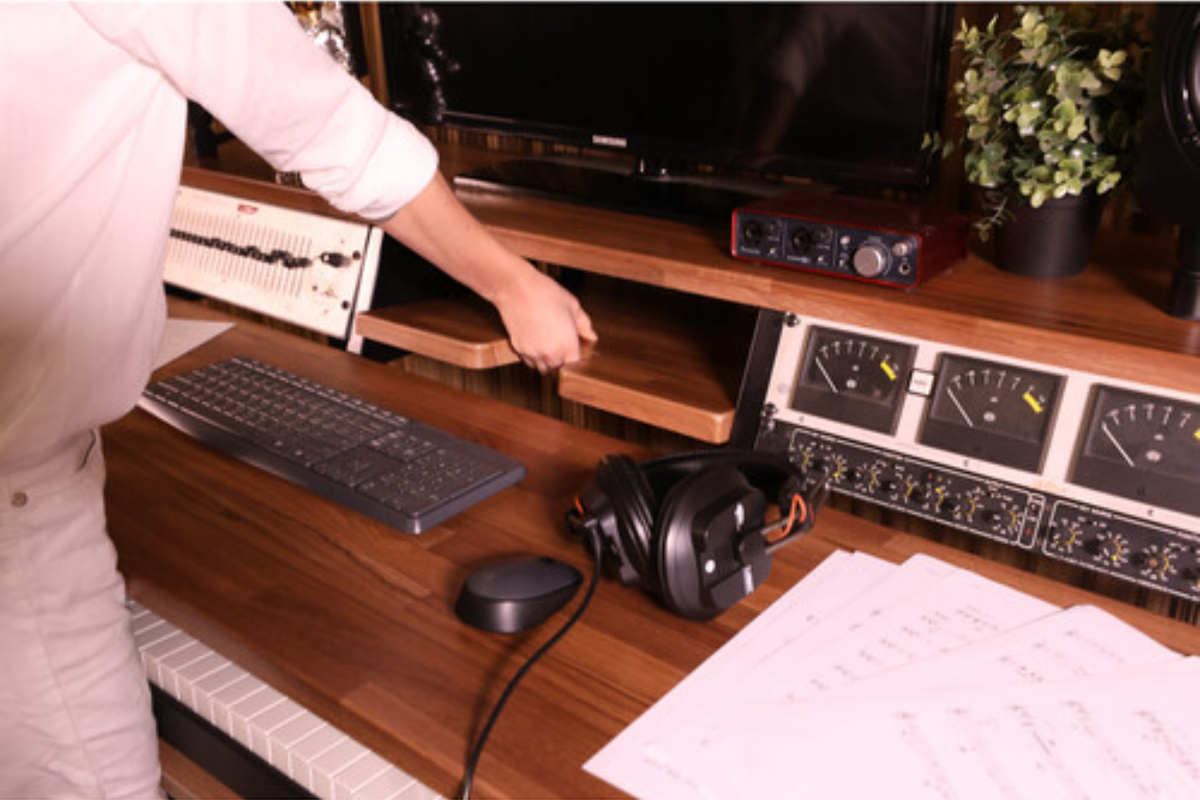 Wavebone Headquarter | Woodgrain Studio Workstation Desk | 9U Rack Space with Keyboard Stand
